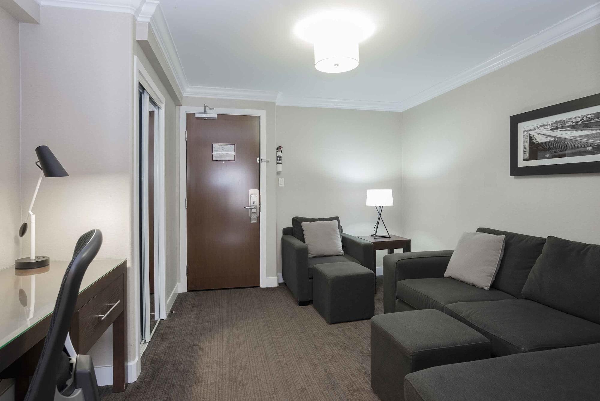 Sandman Signature Prince George Hotel Bagian luar foto