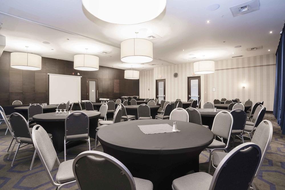 Sandman Signature Prince George Hotel Bagian luar foto
