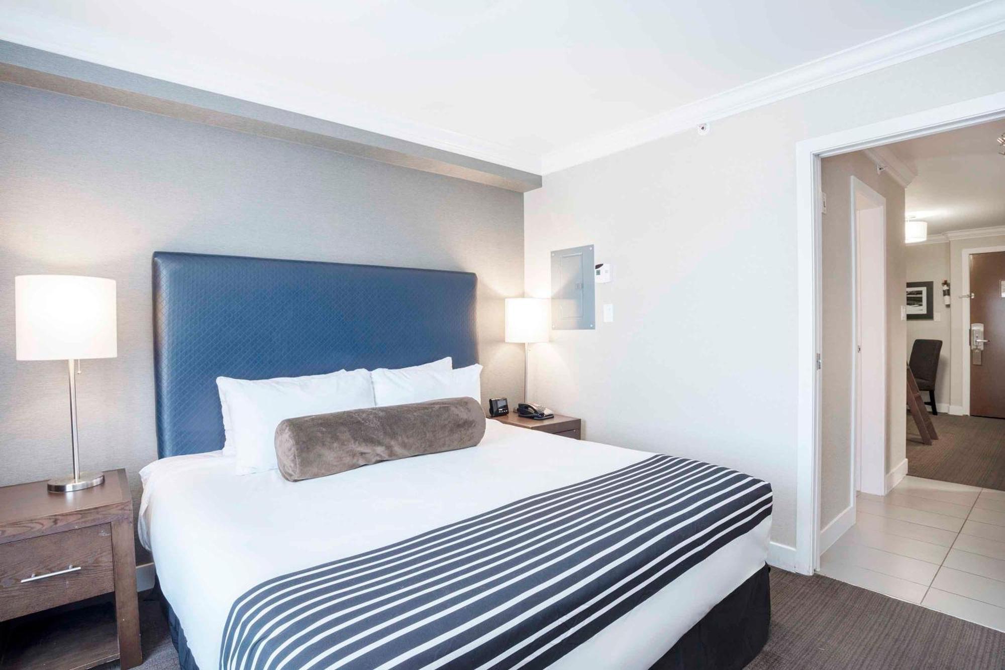 Sandman Signature Prince George Hotel Bagian luar foto