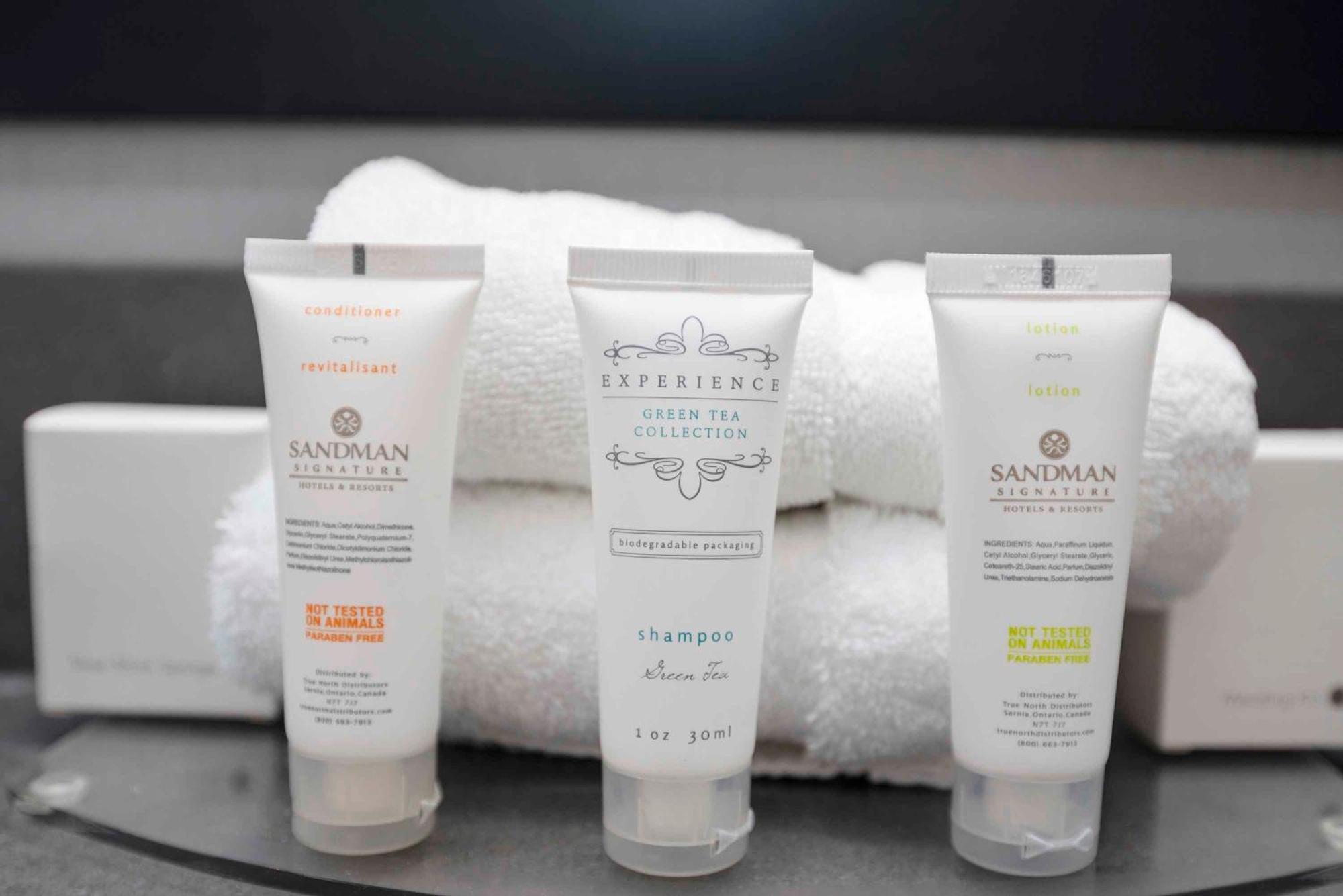 Sandman Signature Prince George Hotel Bagian luar foto