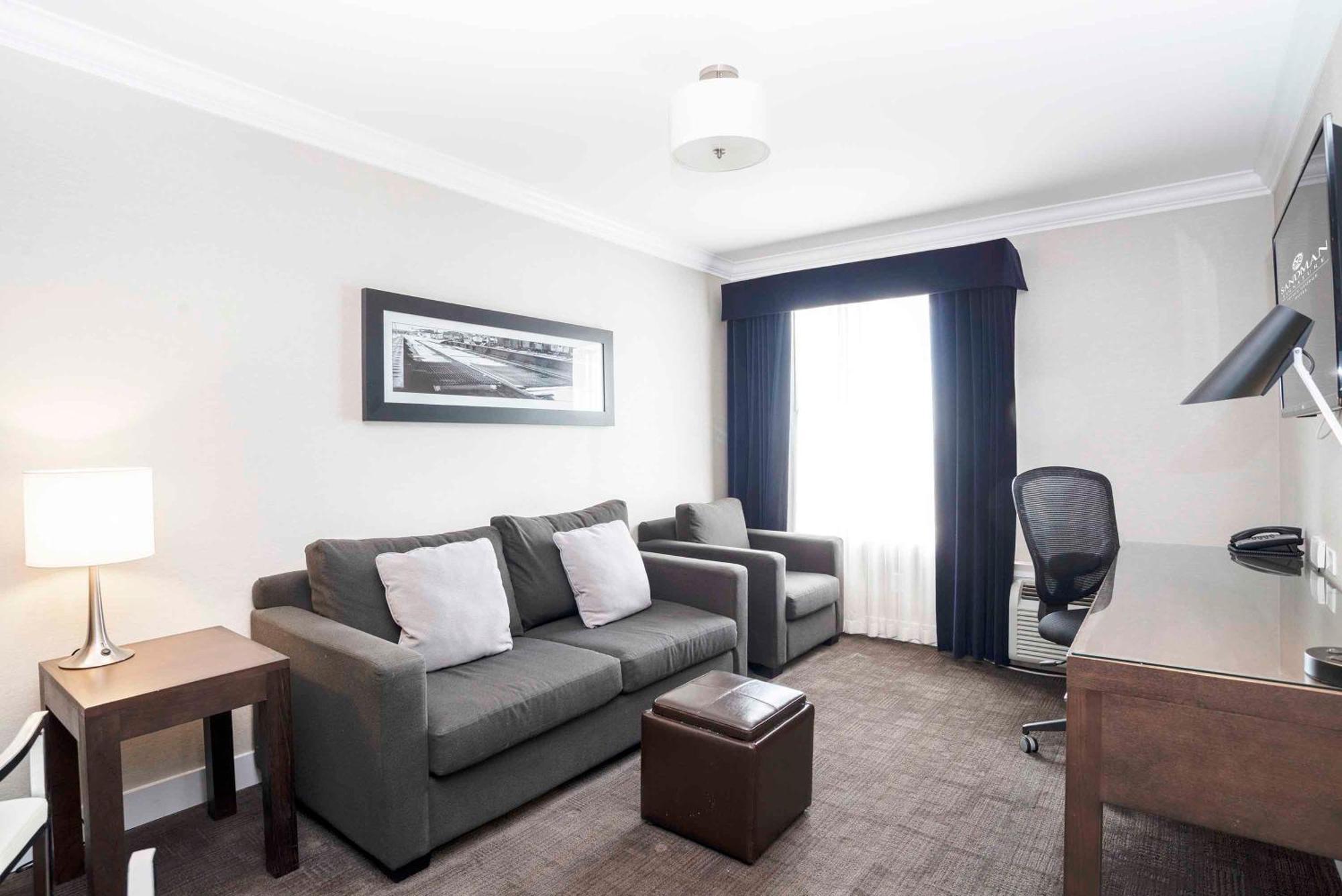 Sandman Signature Prince George Hotel Bagian luar foto