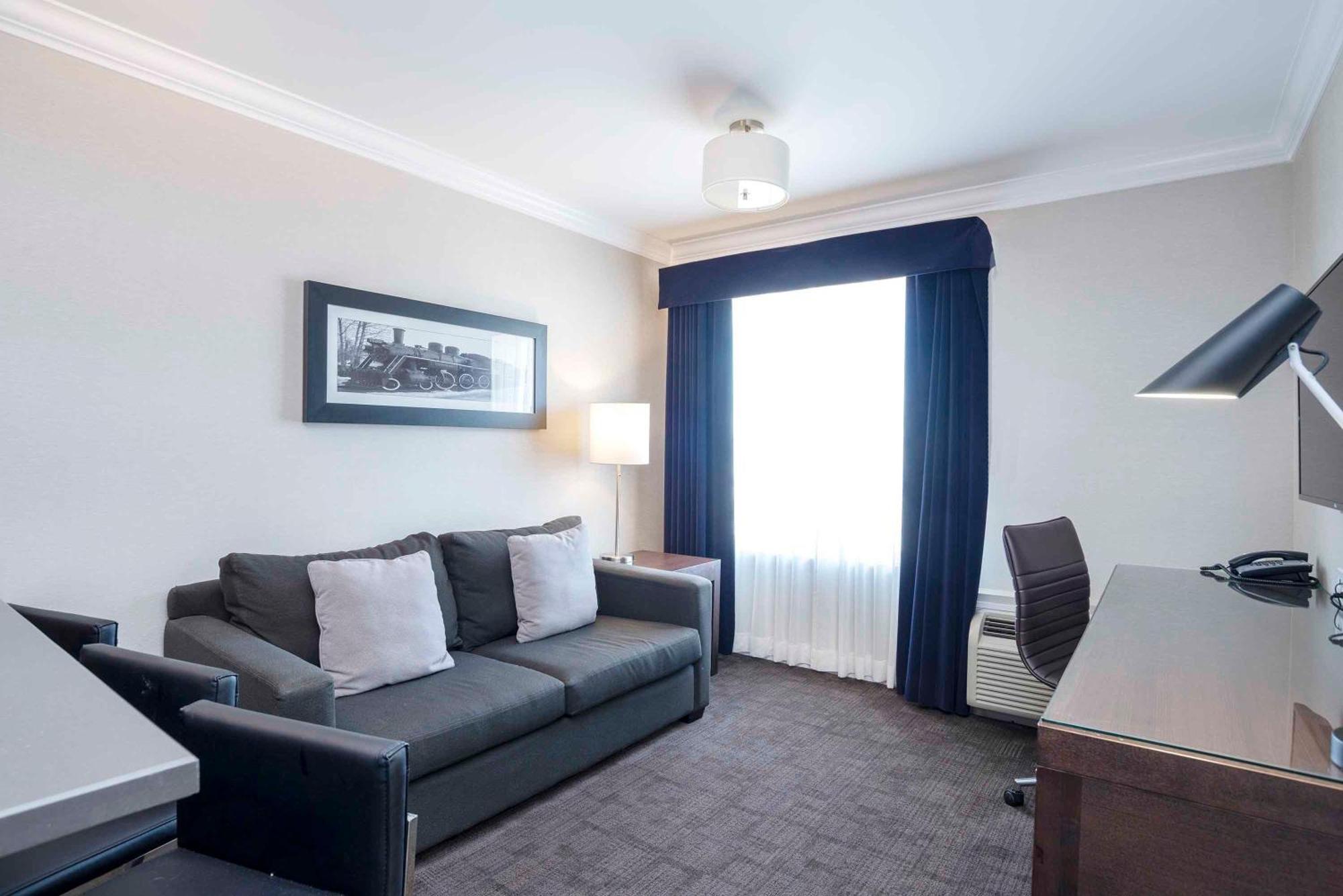 Sandman Signature Prince George Hotel Bagian luar foto
