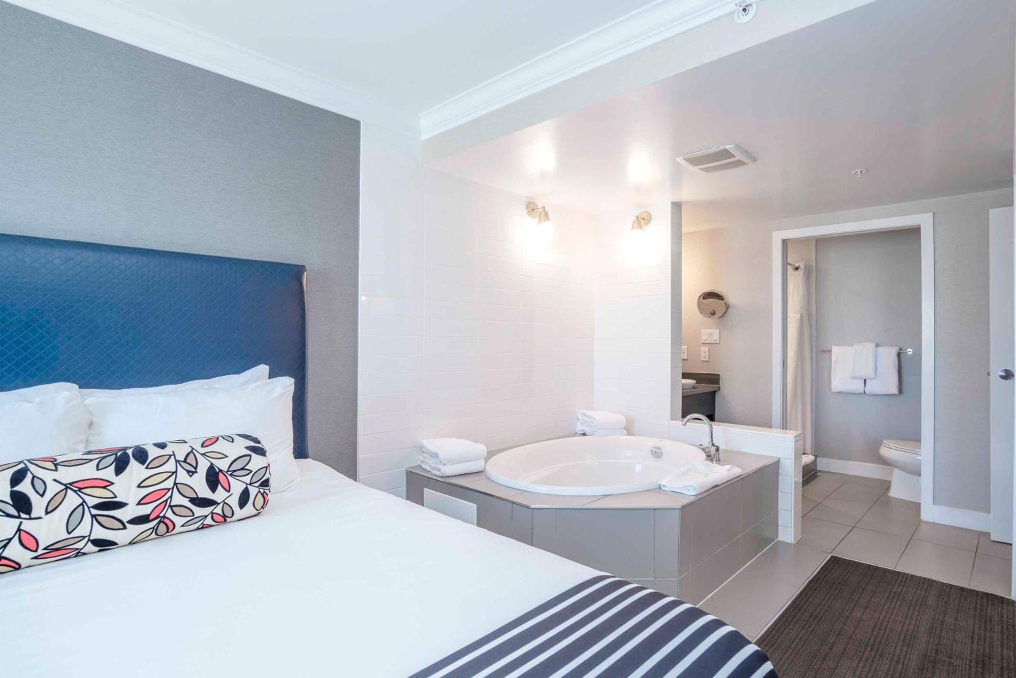 Sandman Signature Prince George Hotel Bagian luar foto