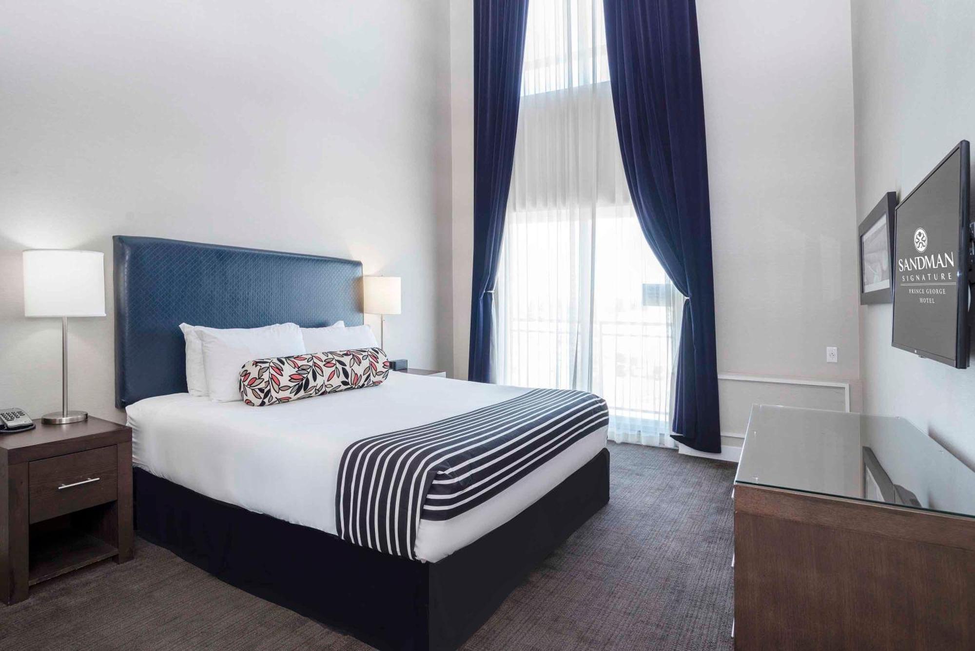 Sandman Signature Prince George Hotel Bagian luar foto