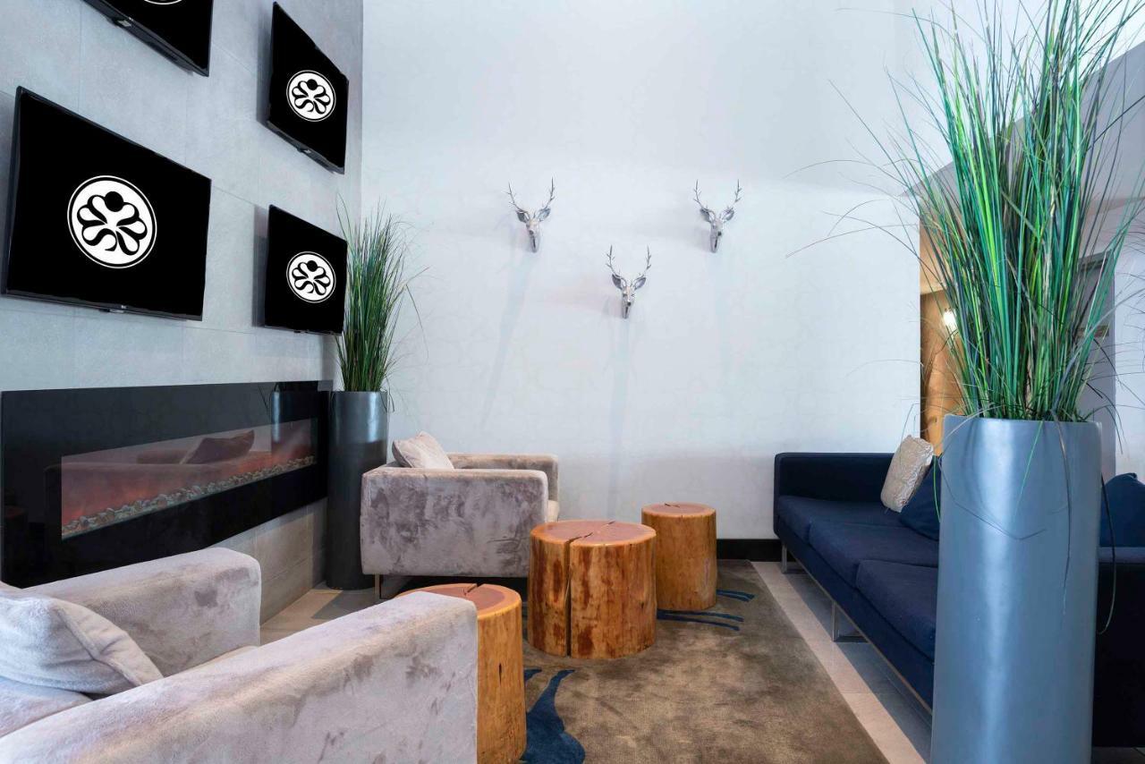 Sandman Signature Prince George Hotel Bagian luar foto