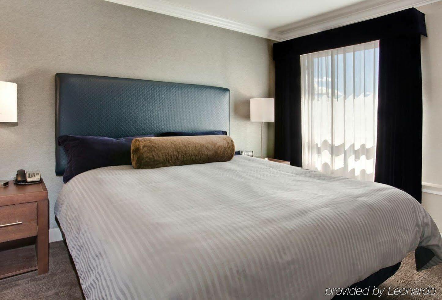 Sandman Signature Prince George Hotel Bagian luar foto